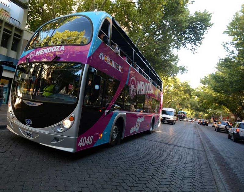 Ônibus turístico em Mendoza