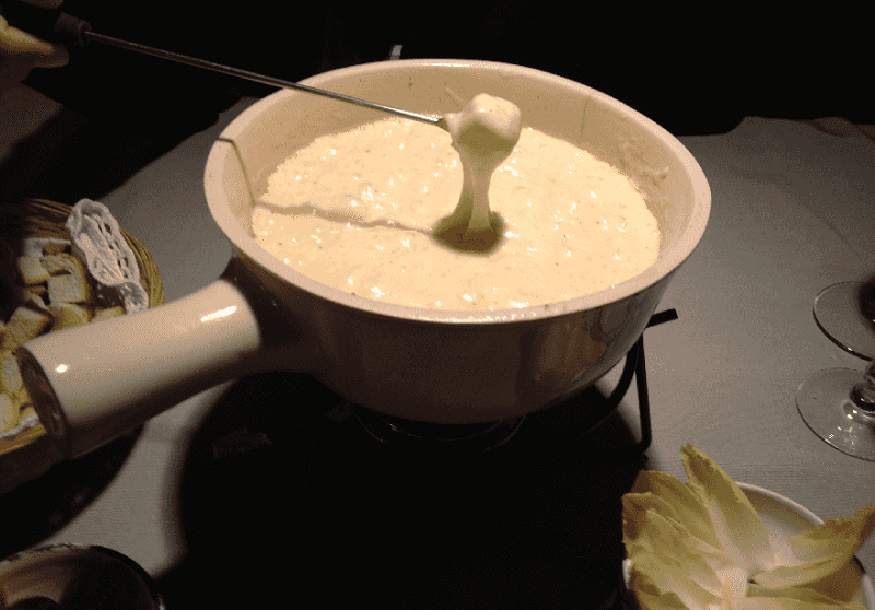 Comer fondue em Bariloche