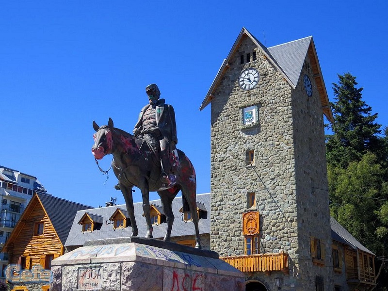 Monumento a Julio Roca no centro de Bariloche