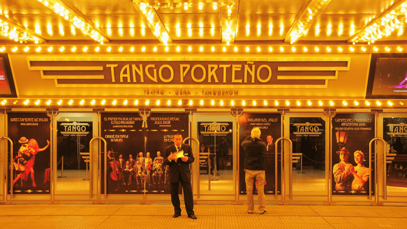 Show de tango no teatro Tango Porteño