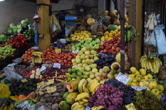 Frutas e verduras no mercado San Miguel em Salta